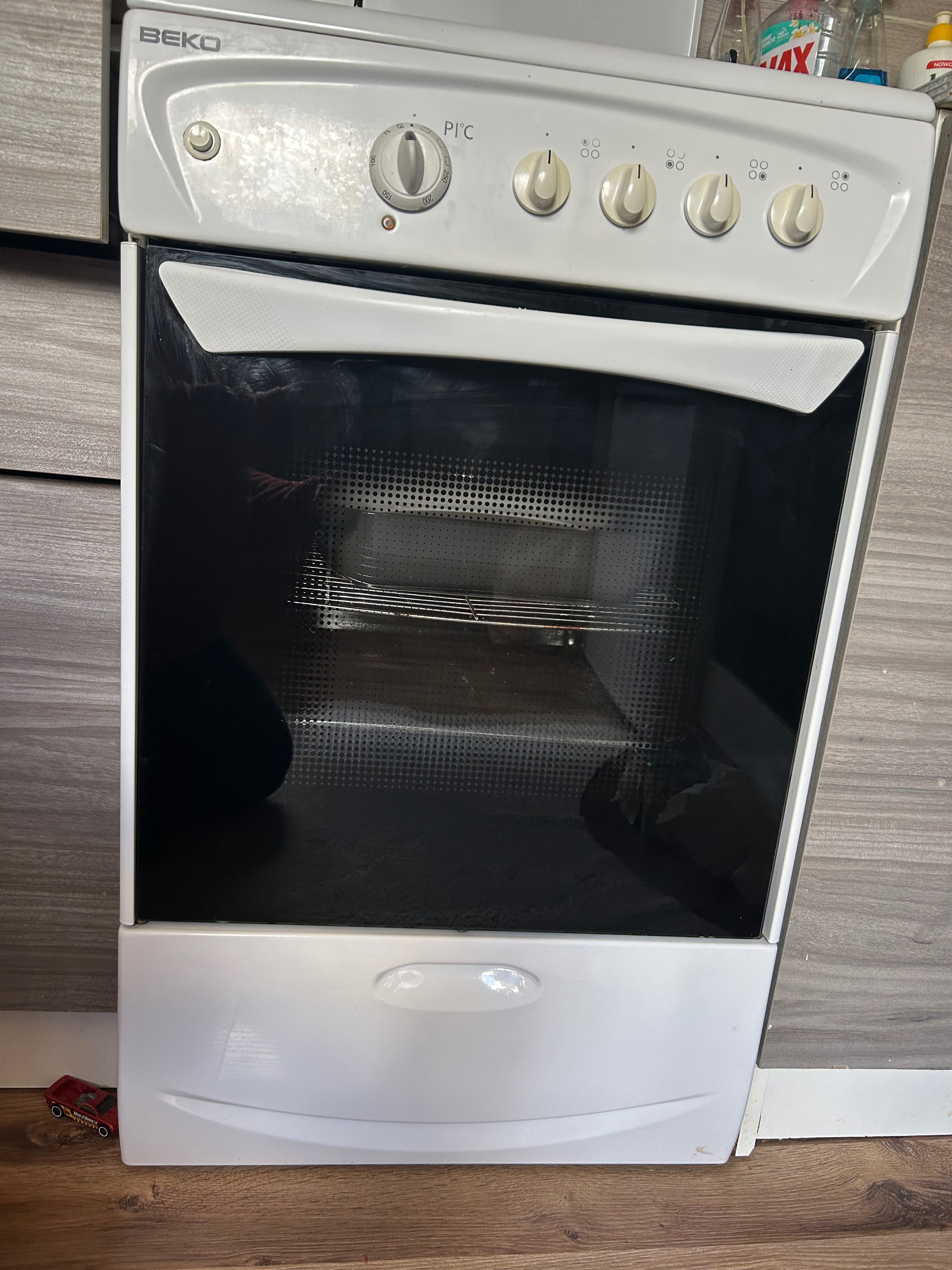 Sprzedam kuchenkę BEKO – gazowo-elektryczną