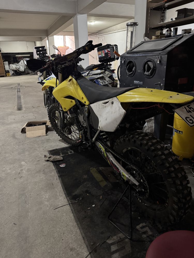 RMZ 250 matriculada 2006