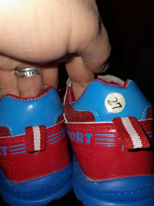 Продам нові кросівки,27 розмір!