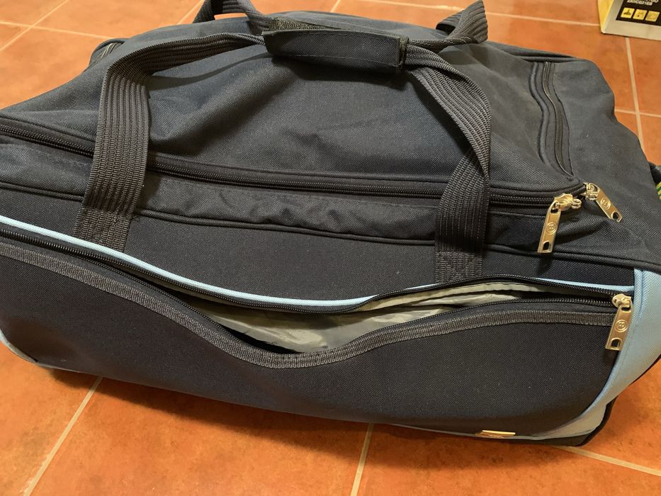 Saco de viagem grande.