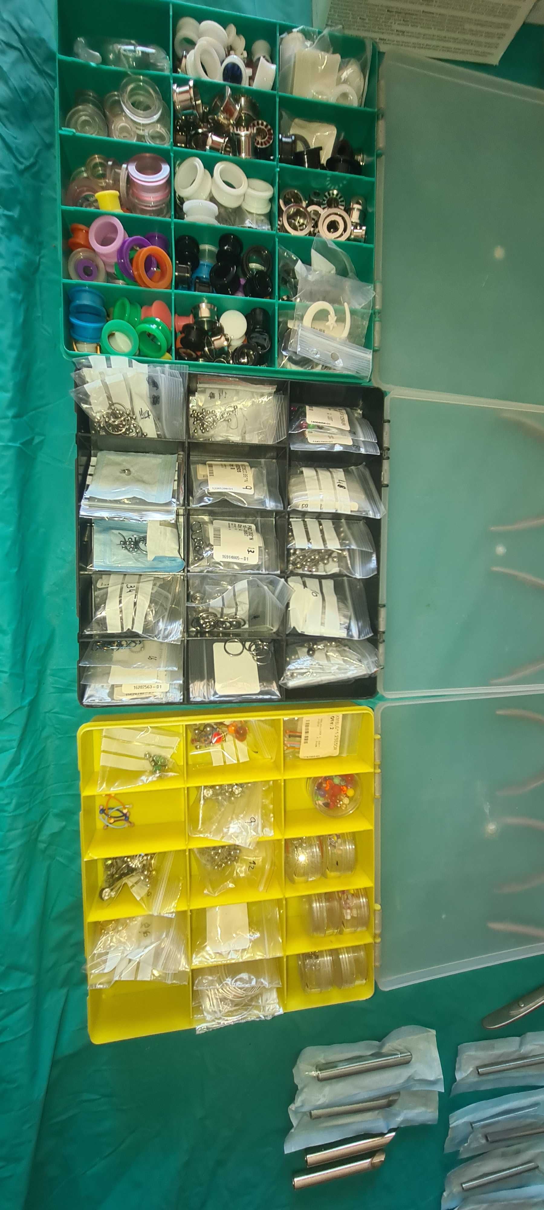 Equipamento de estudio de body piercing