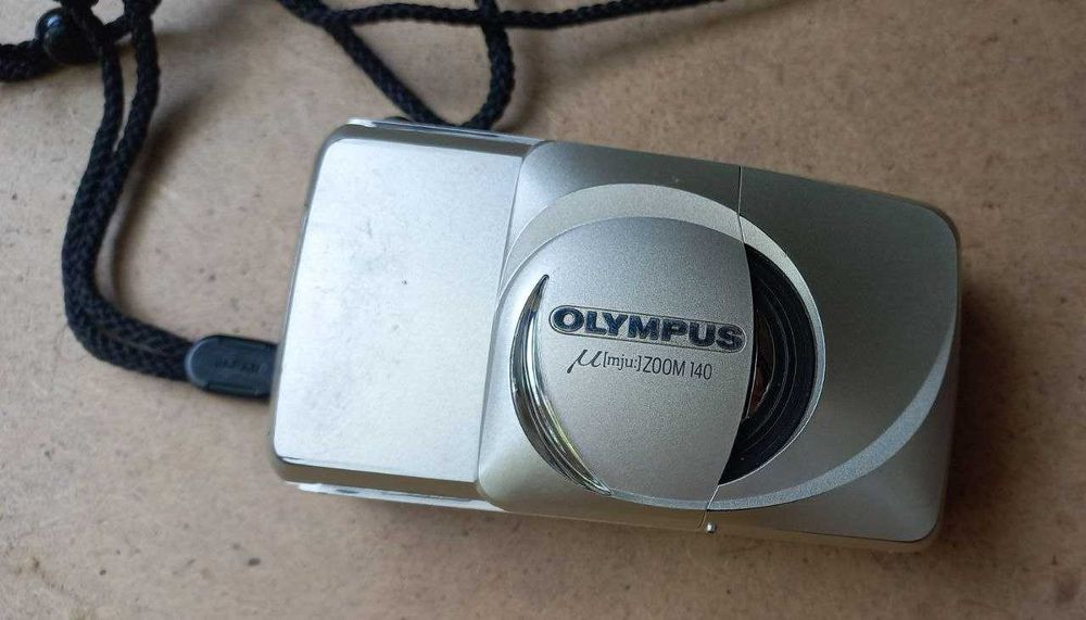 Вінтажна компактна камера Olympus