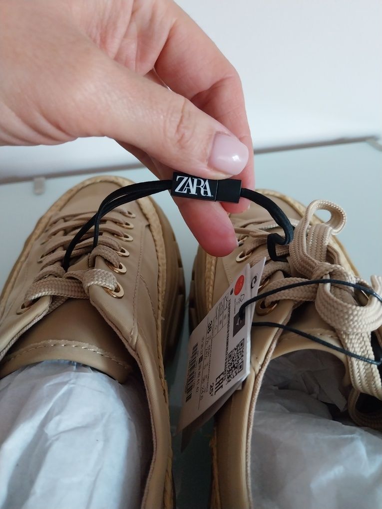 Sapatilhas bege Zara Tamanho 38. Novas com etiqueta