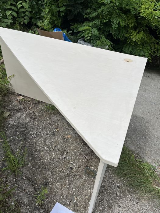 Biurko Trójkątne białe biurko trójkątne białe o wymiarach