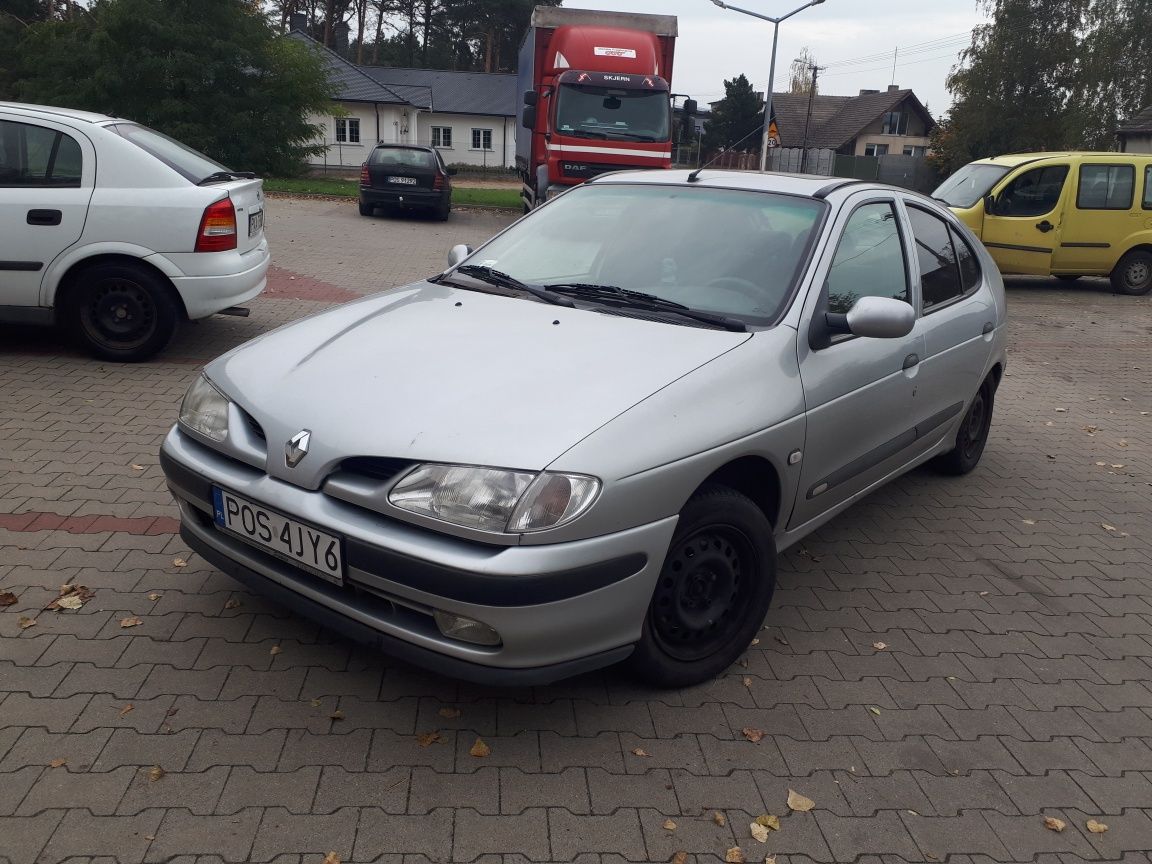 Renault Megane I  na Częśći 1,6 benzyna 75KM hatchback  KOLOR MV640.