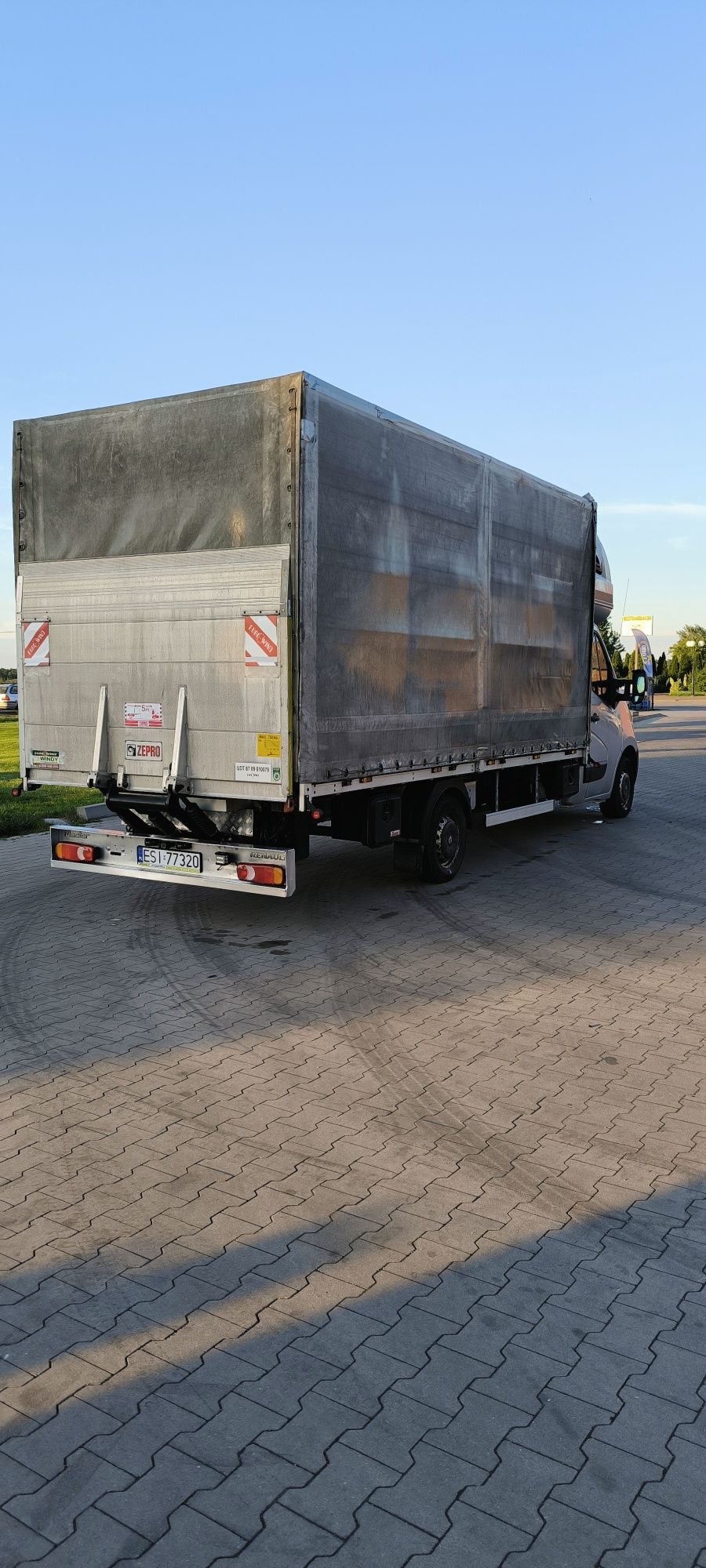 Usługi transportowe bus z kierowcą osobowy plandeka/winda przeprowadzi