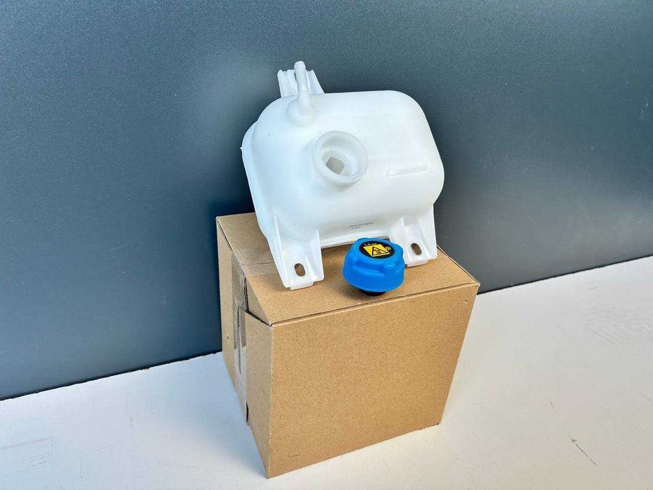 Розширювальний розширительний бачок Fiat Doblo Фіат Добло кришка