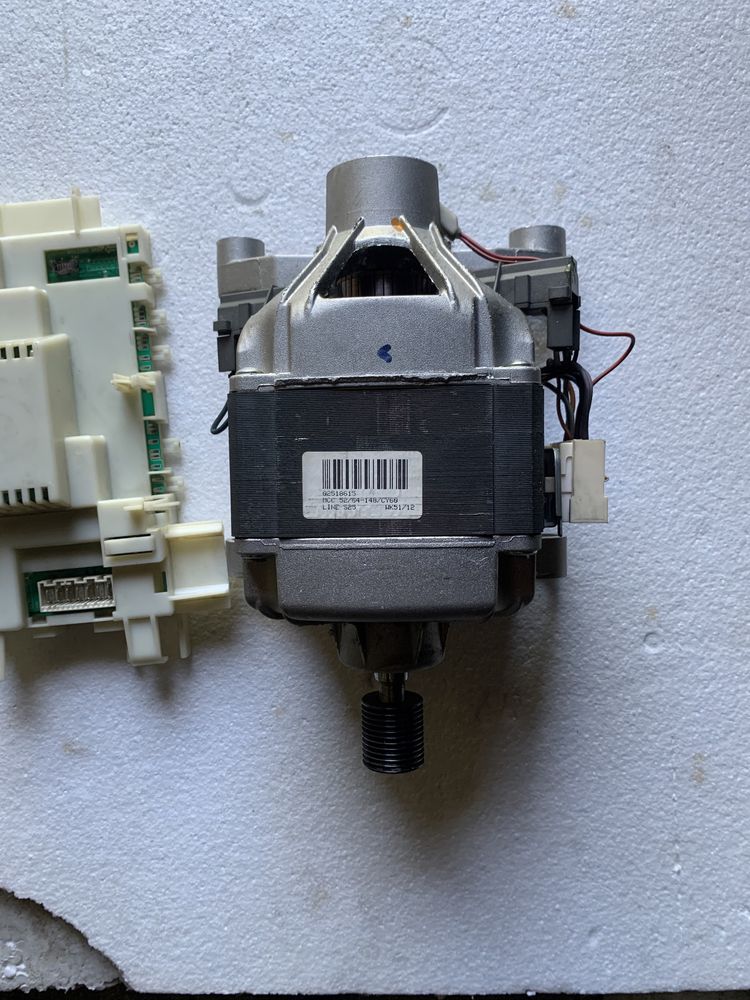 Części z pralki hoover model na zdjęciu