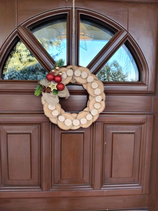 Wianek świąteczny na drzwi, krążki brzozy