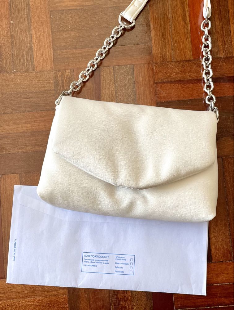 Pequena mala branca (Primark)