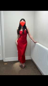 Червоне вечірнє плаття