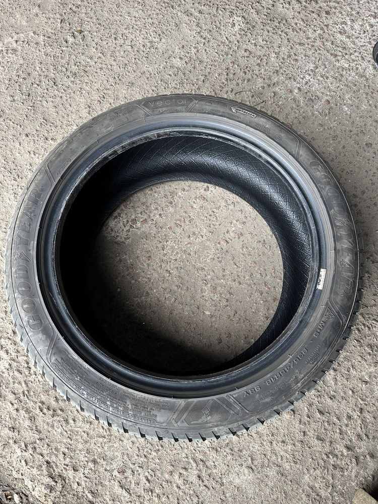 Шини GOODYEAR Vector 4 Seasons 235/45R18