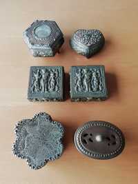 Conjunto de porta-jóias antigos.