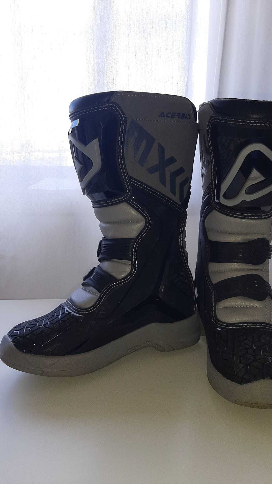 Material semi novo de motocross 9/10 anos botas 37