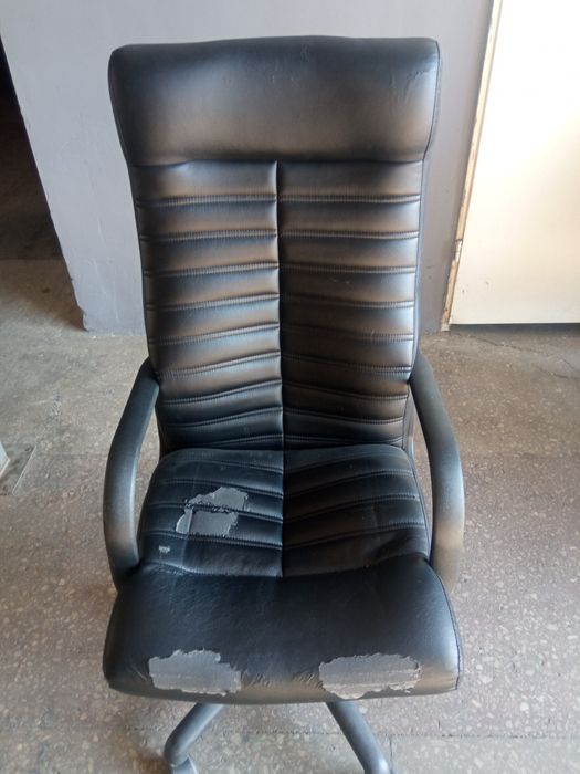 Продам офісне крісло
