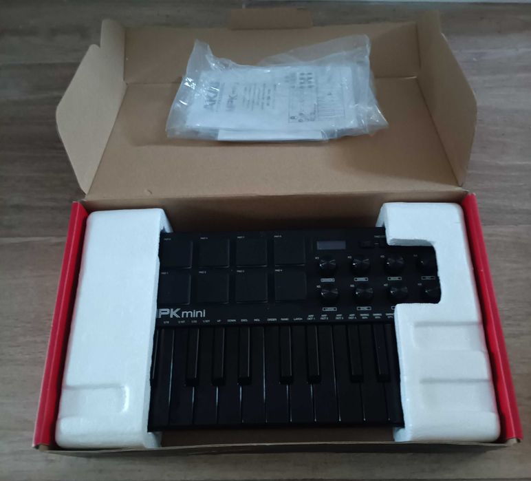 Akai Professional MPK Mini – Controlador MIDI