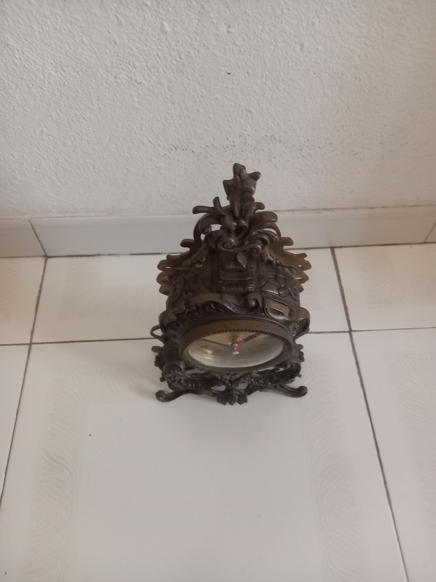 Relógio de mesa antigo