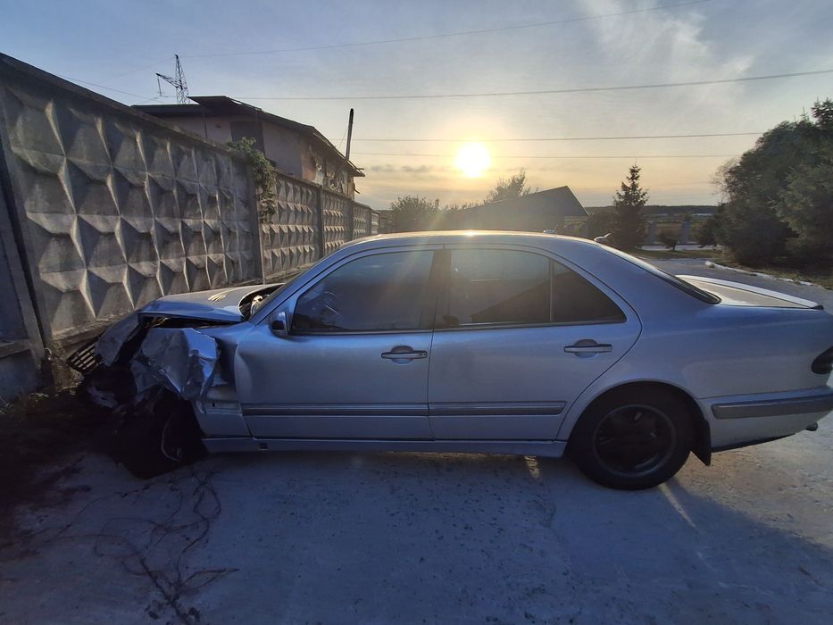 Mercedes-Benz w210 E320 4matic (лупатый) после ДТП