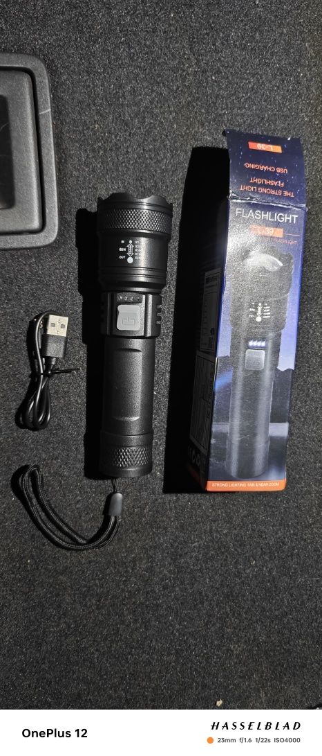 Продам Фонарик L 39