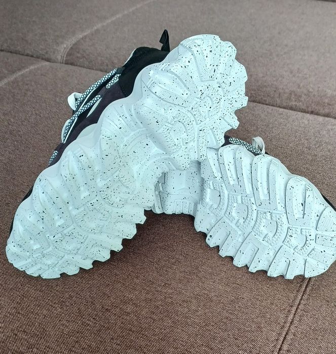 Красивые кроссовки