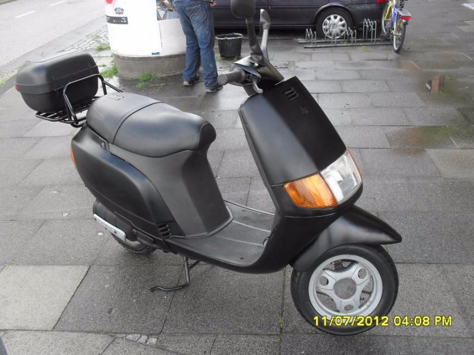 скутер Piaggio Sfera NSL 50