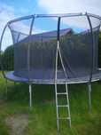 Sprzedam 2 letnią trampolinę  4.2 m