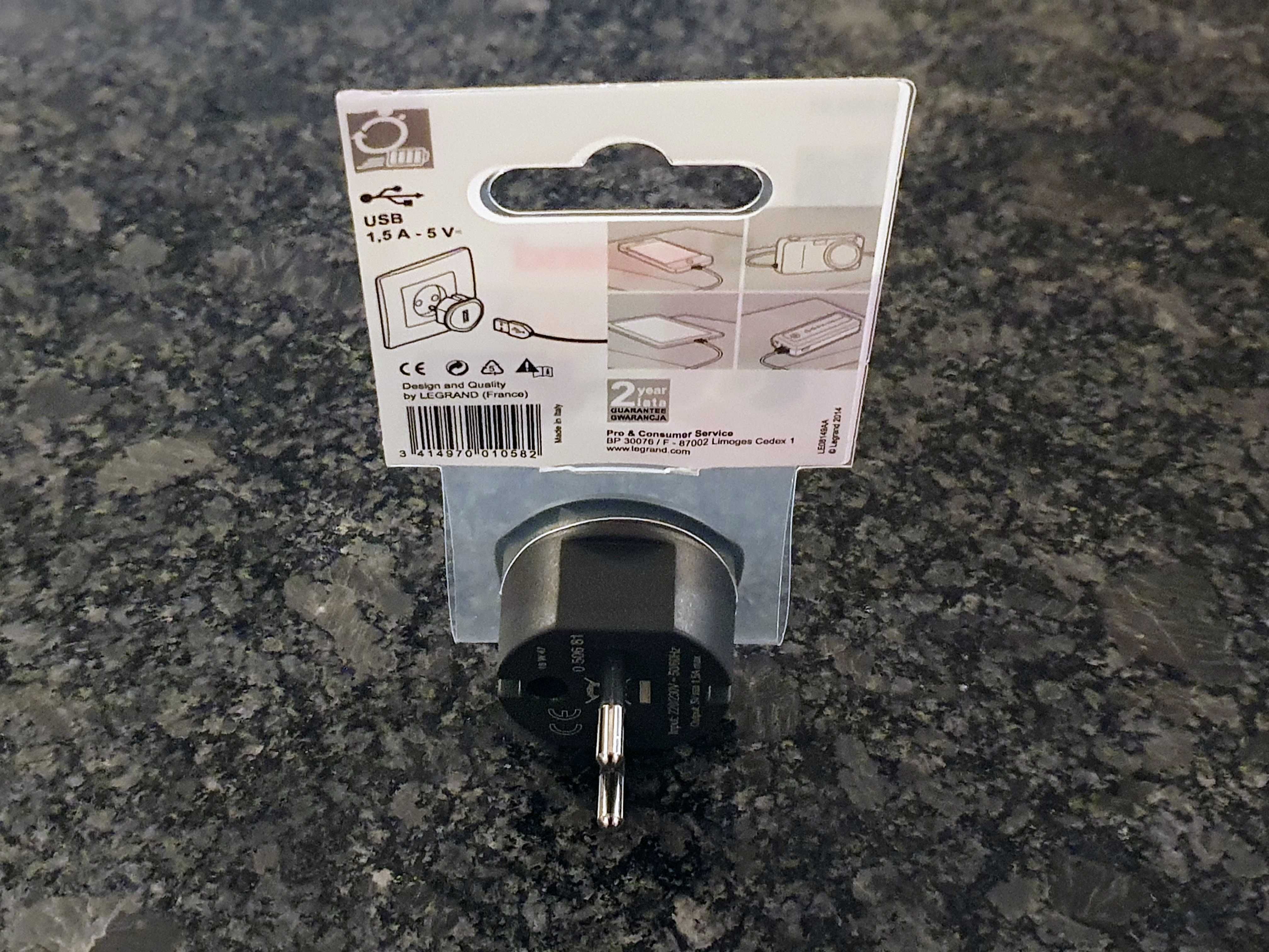 Legrand 50681 Adapter / Ładowarka USB 5V/1.5A 7.5W do Gniazdka 230V