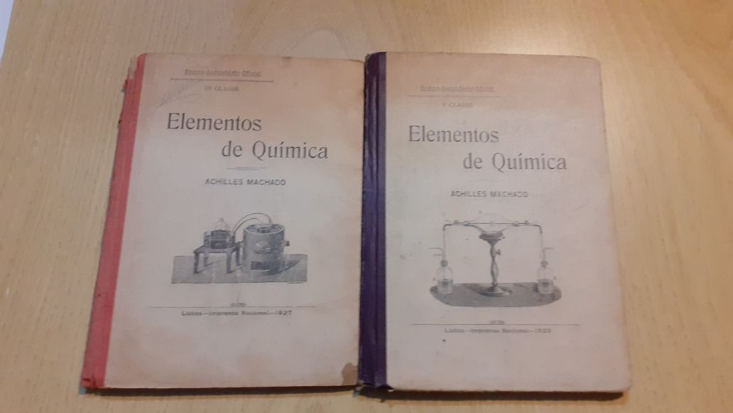 Livros de estudo de álgebra,  geometria,  aritmética,  quimica