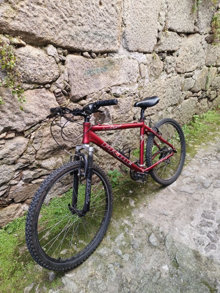 Vende-se bicicleta