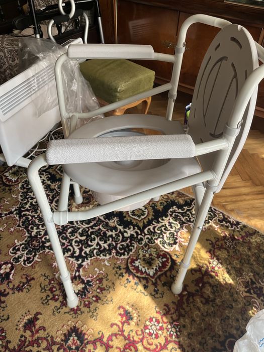 Крісло-туалет для хворих та літніх людей