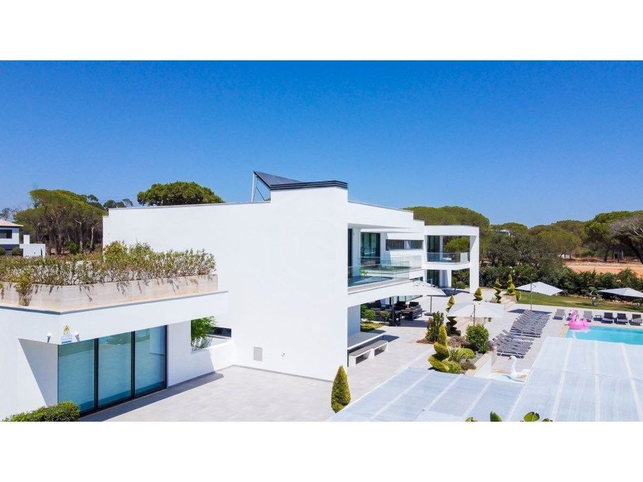 Moradia de estilo contemporâneo e com linhas modernas, Pinhal Velho...