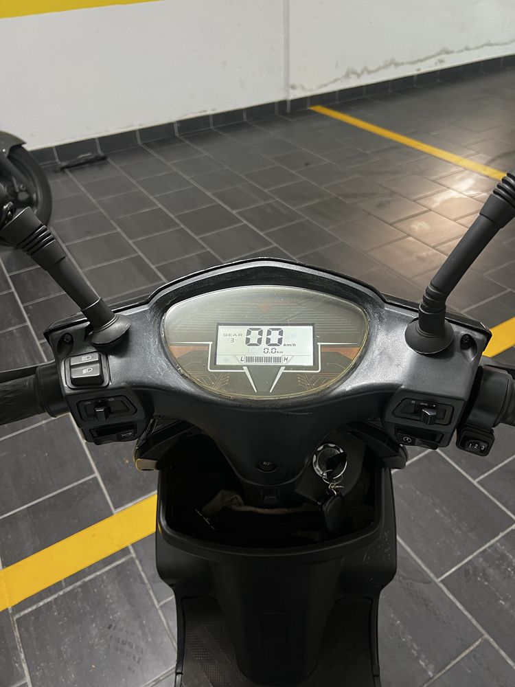 Scooter elétrica usada
