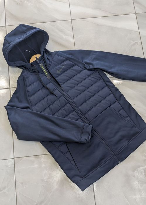 Нова спортивна куртка Nike розмір M