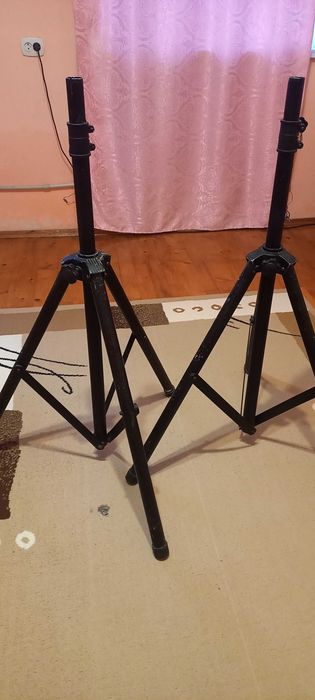 стійка для акустичних систем