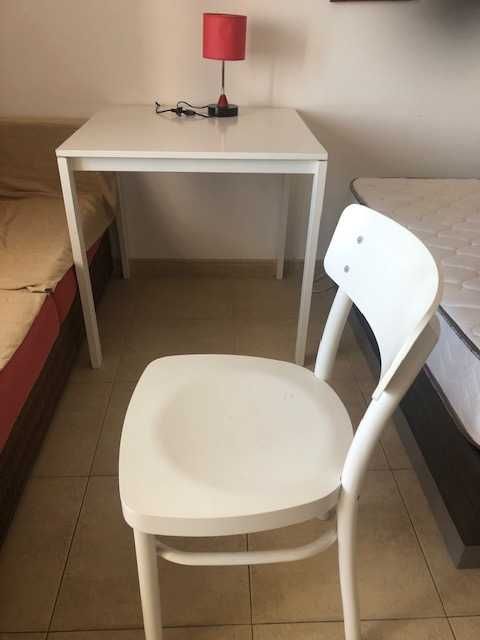 Mesa + 2 Cadeiras + Candeeiro ( Tudo Como novo)