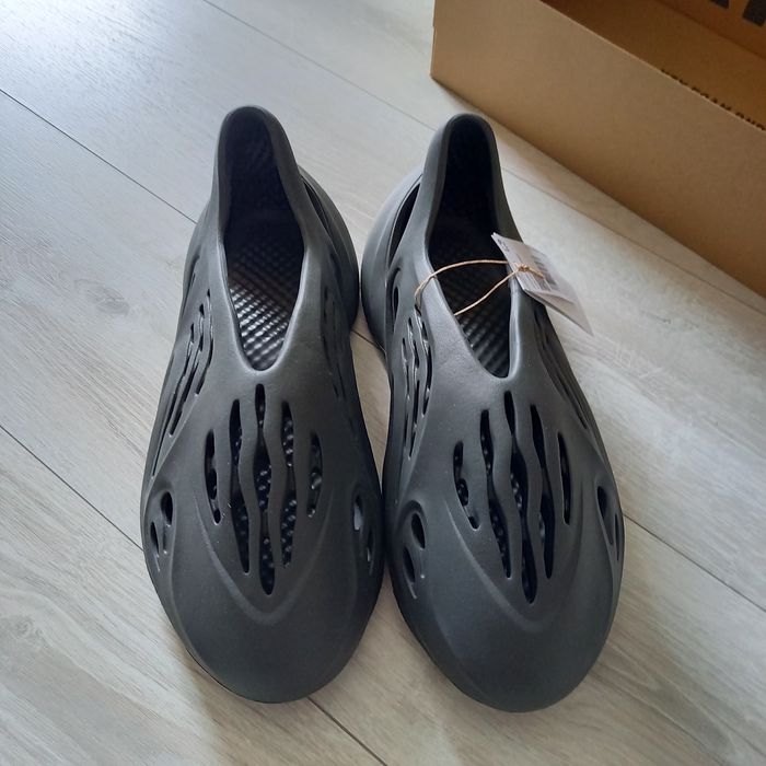 Yeezy Foam Runner Carbon