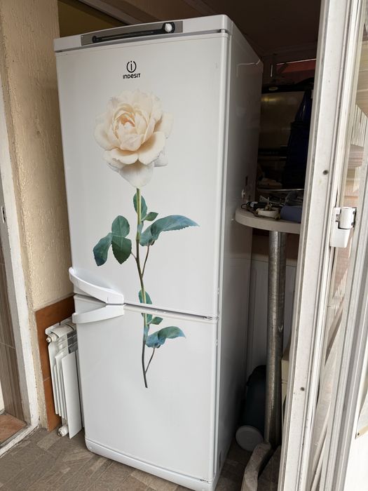 Продам холодильник Indesit