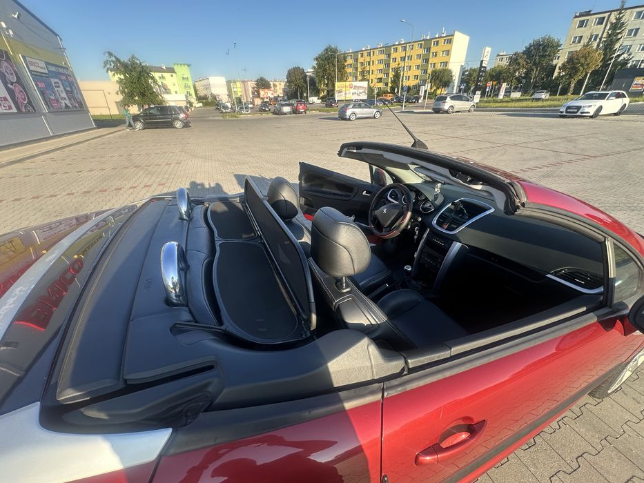 Sprzedam samochód marki Peugeot 207 CC kabriolet.
