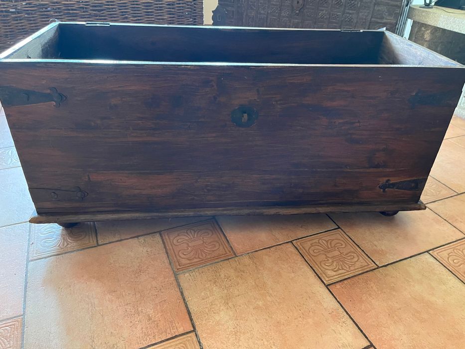 Arca de madeira antiga