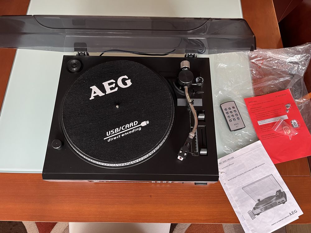 Gira discos AEG MC4420 CR/USB