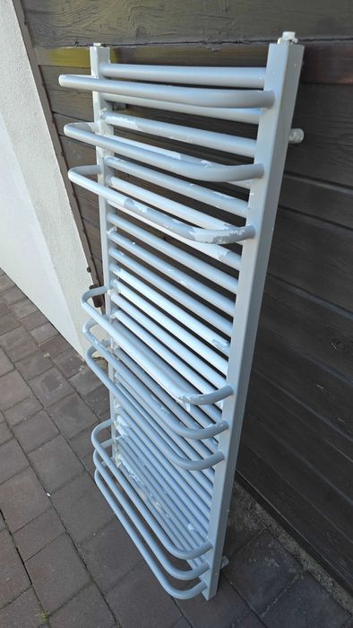 Grzejnik łazienkowy Luxor 120x50 dolny rozstaw 47