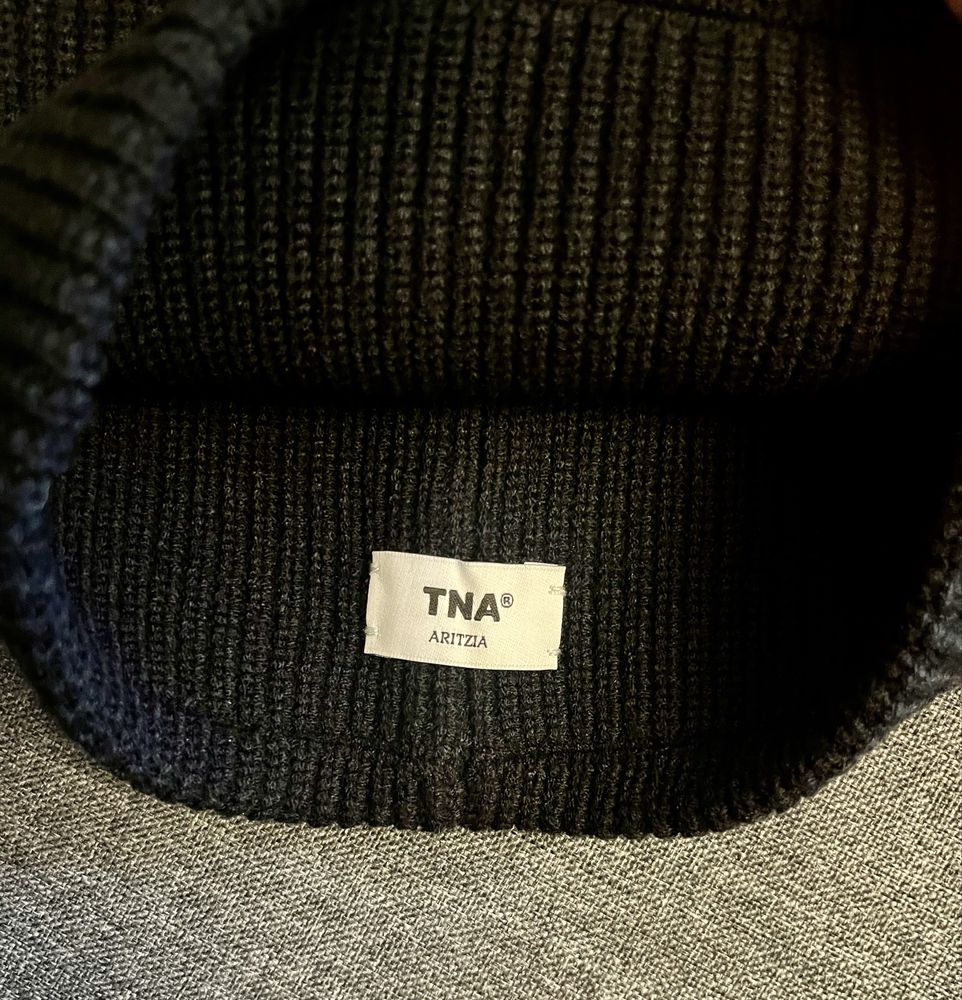 Aritzia баф черного цвета