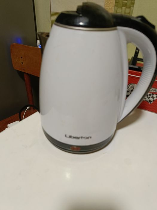 Чайник електричний