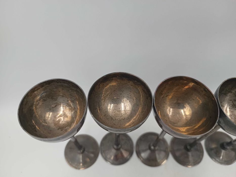 Metalowe kieliszki Hefra z tacą do likieru z PRL