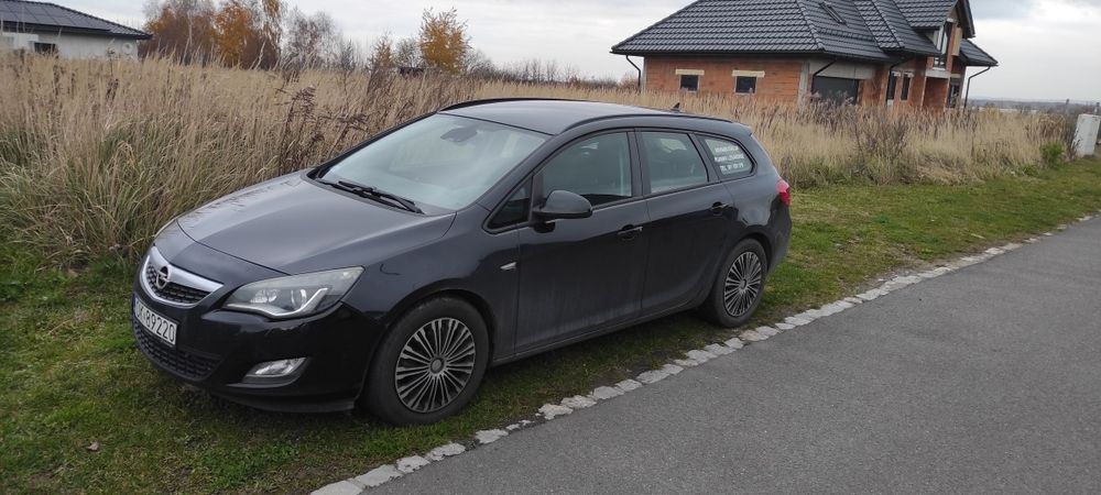 Opel Astra J 1.7CDTI Sports Tourer 2011