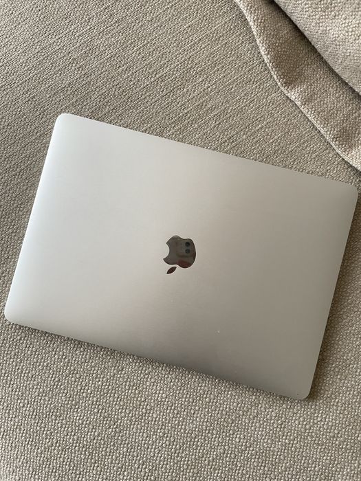 Macbook Pro A1780 i5 8gb 256gb