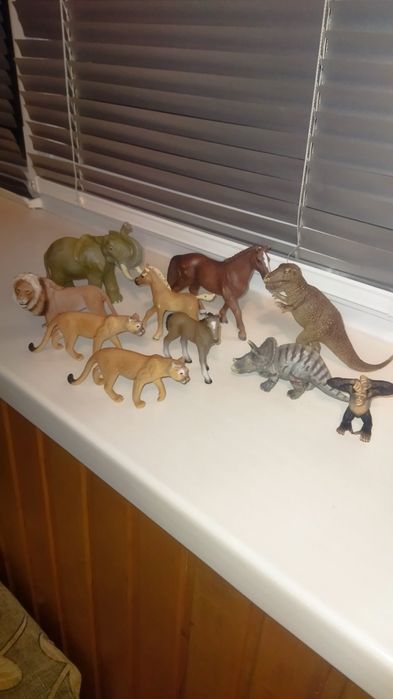 Фігурки schleich, шляйх. Слон, леа, кінь, динозавр