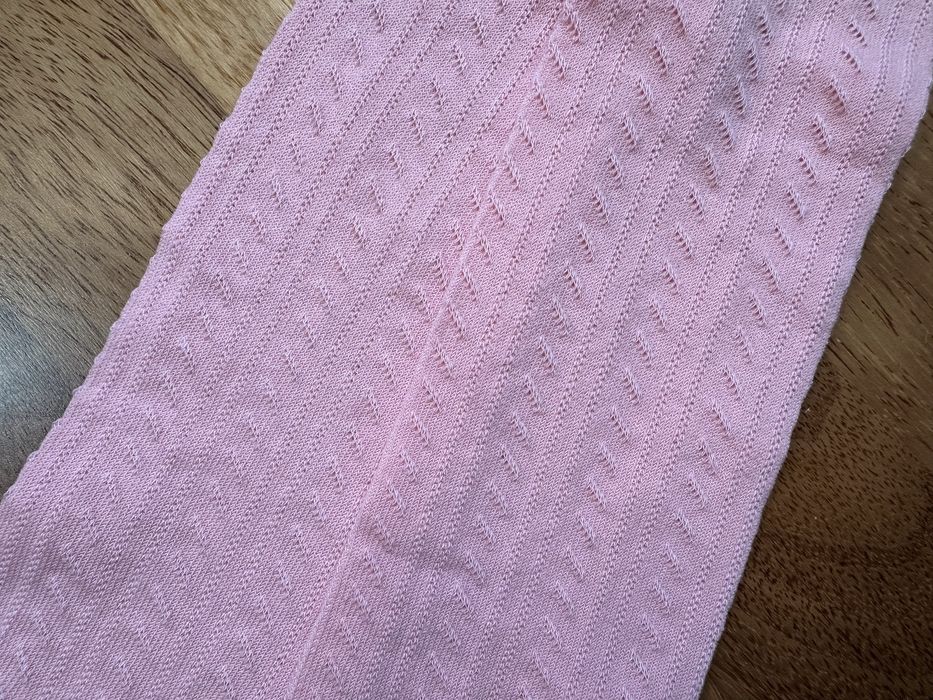 Bawełniane rajstopy w delikatny ażurowy wzorek Reserved