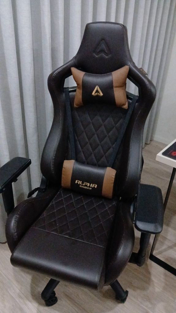 Cadeira gaming Alpha Gamer