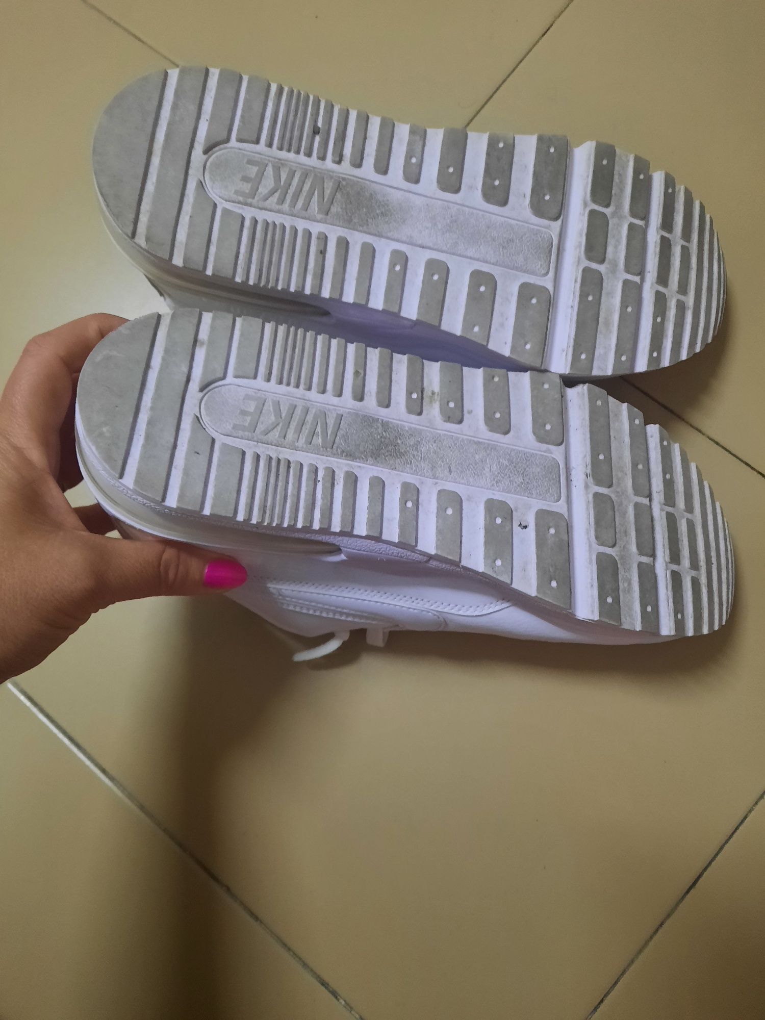 Sapatilhas Nike Brancas